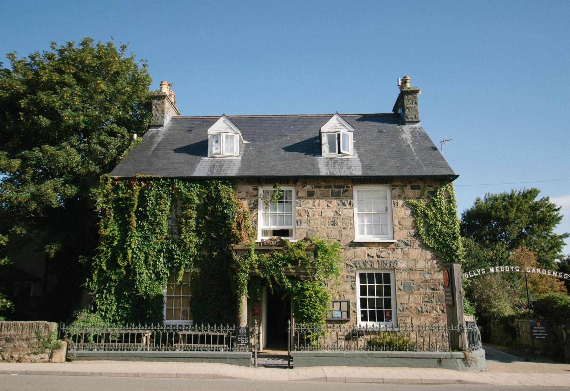 Llys Meddyg Hotel Newport  Exterior foto